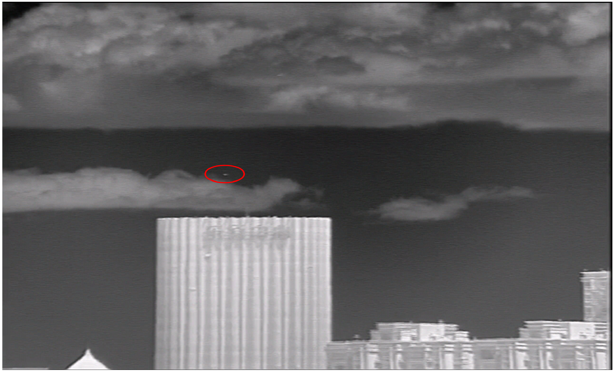 80km外侧飞的民航客机