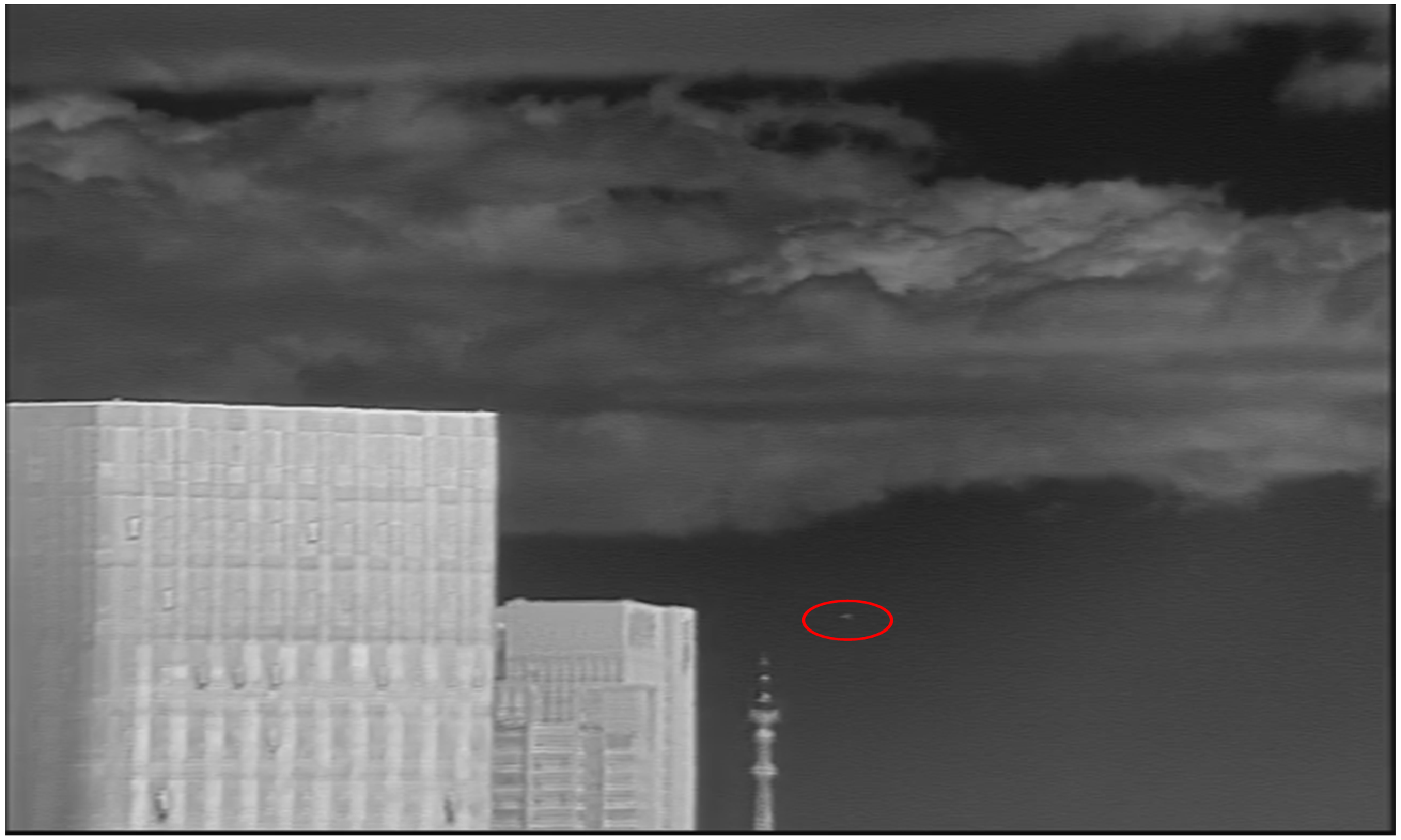 168km外尾喷口方向的民航客机